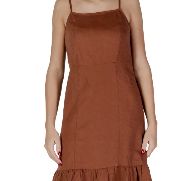 B.young Рокли Жени